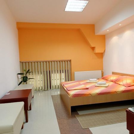Hostel Paparazzo & Apartmens Kikinda Bilik gambar