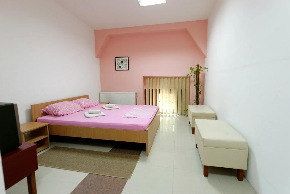 Hostel Paparazzo & Apartmens Kikinda Bilik gambar