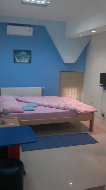 Hostel Paparazzo & Apartmens Kikinda Bilik gambar