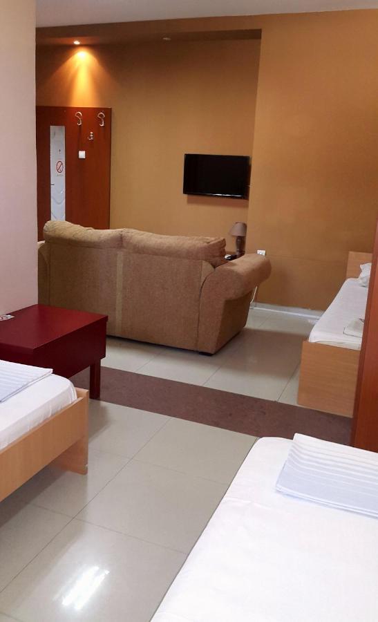 Hostel Paparazzo & Apartmens Kikinda Luaran gambar